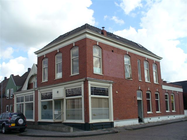 Image of Uithuizen, Schoolstraat 31 en 31a / Oudestraat 8 en 8a en 10