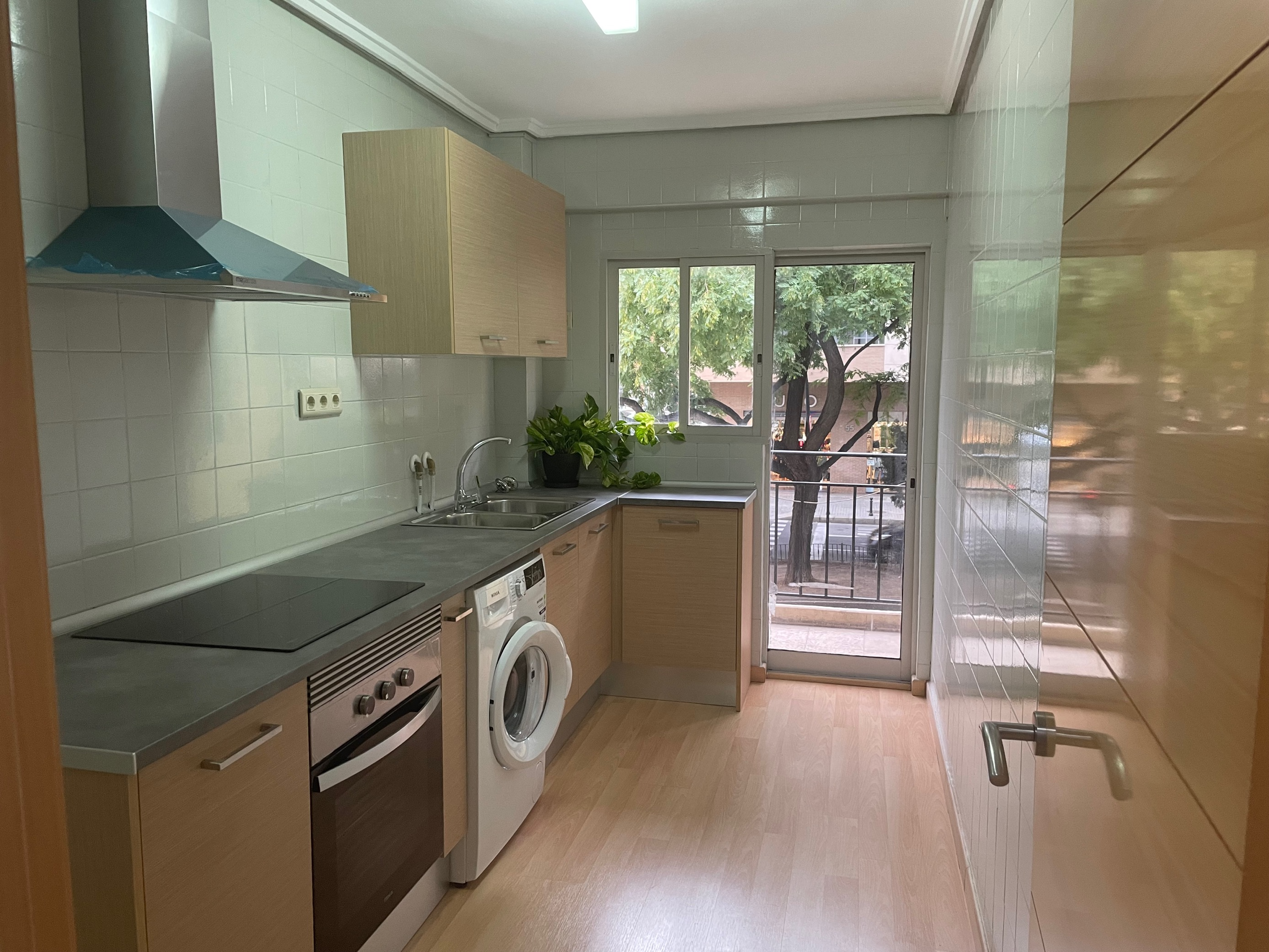 Valencia,  Calle Doctor Manuel Candela  56 image