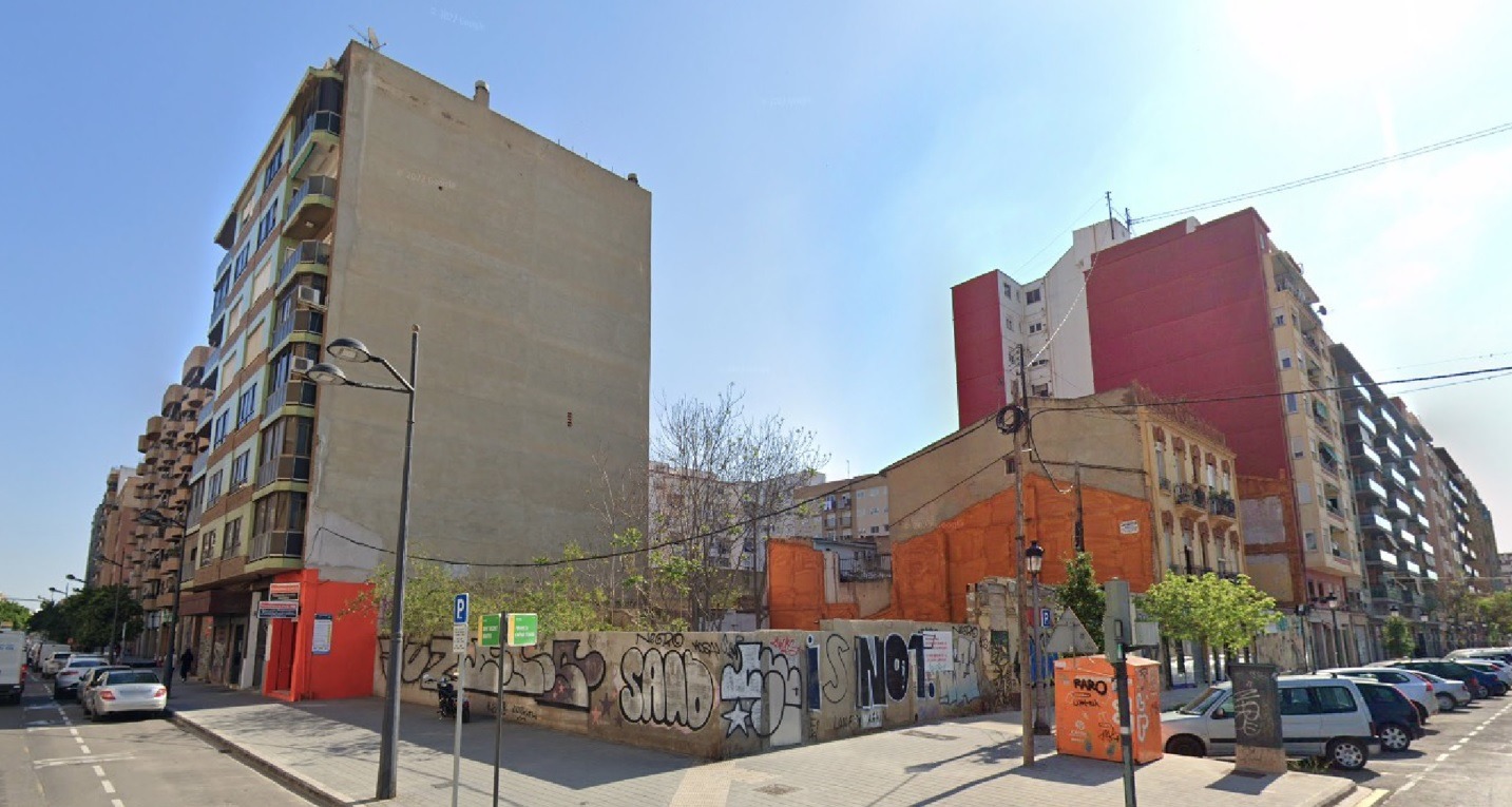 Valencia, Calle de Sant Vicent Màrtir 233 & Carrer de la Pianista Empar Iturbi 5 image