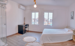 Valencia, Avenida Primat Reig 19 image