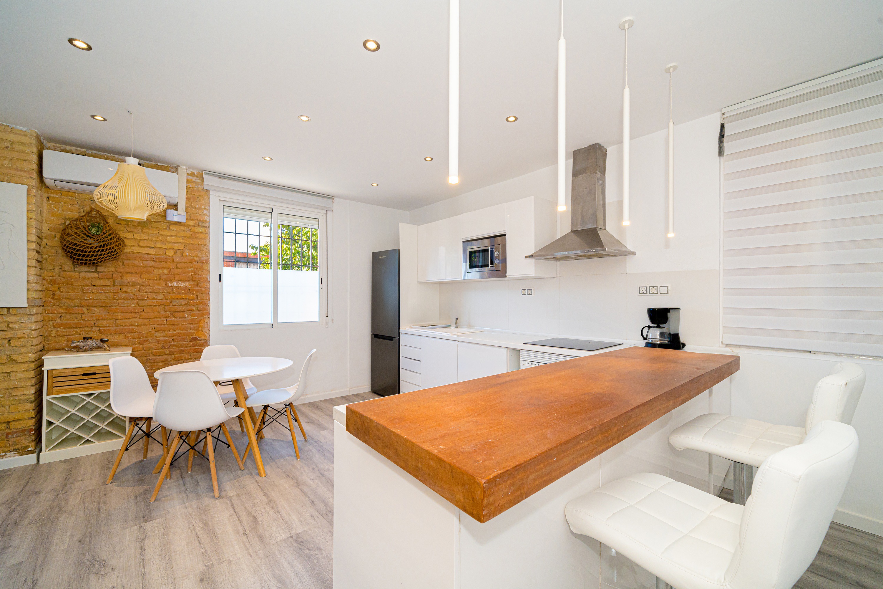 Valencia, Plaza Virgen del Amparo 5 image