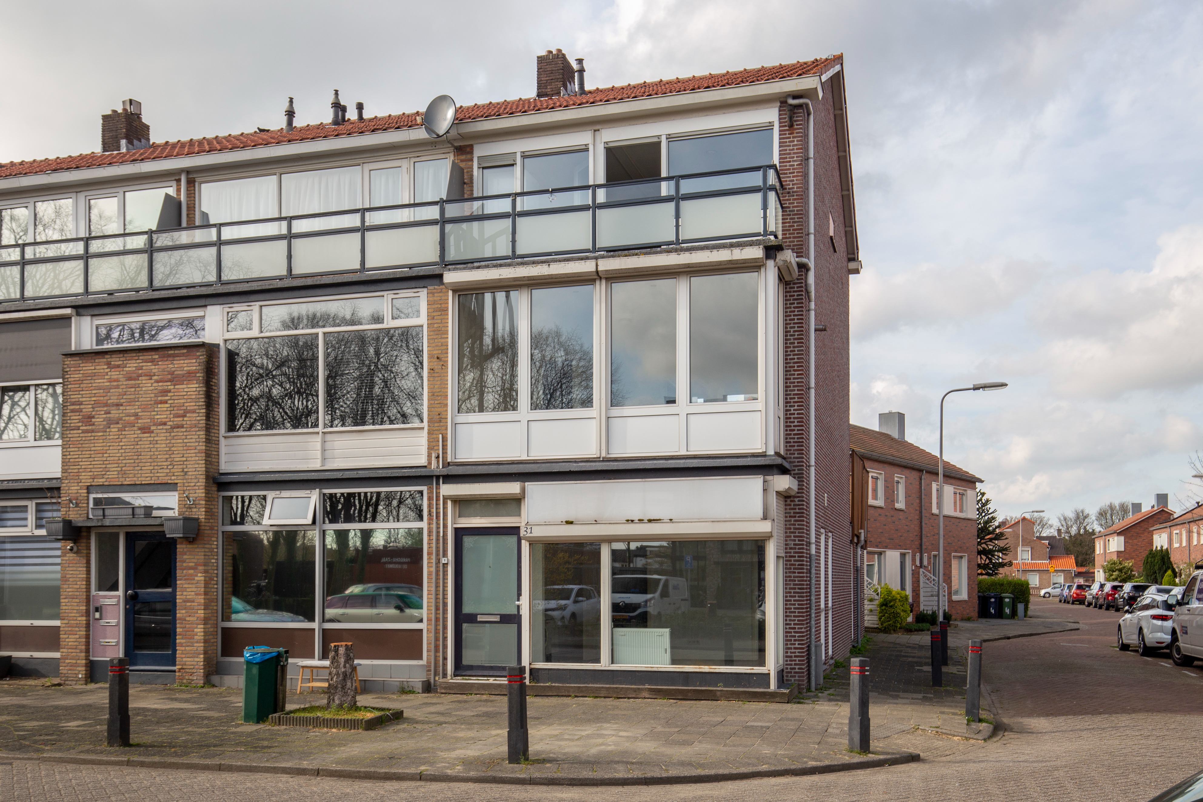 Image of Wateringen, Doctor Schaepmanstraat 31 , Dr. Poelsstraat 2A & 2B
