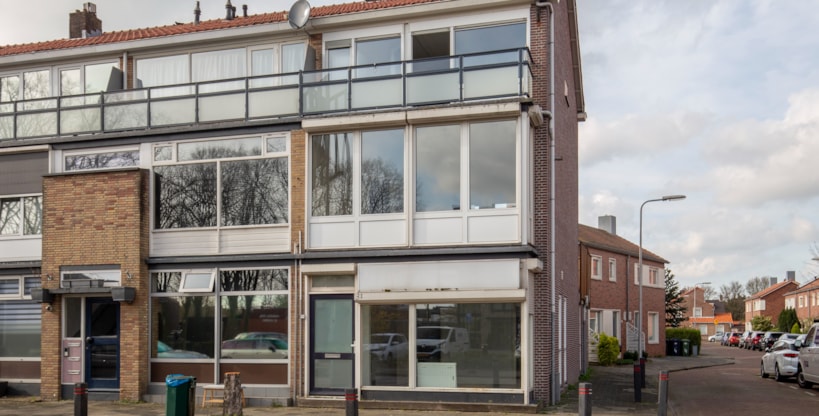 Wateringen, Doctor Schaepmanstraat 31 , Dr. Poelsstraat 2A & 2B image