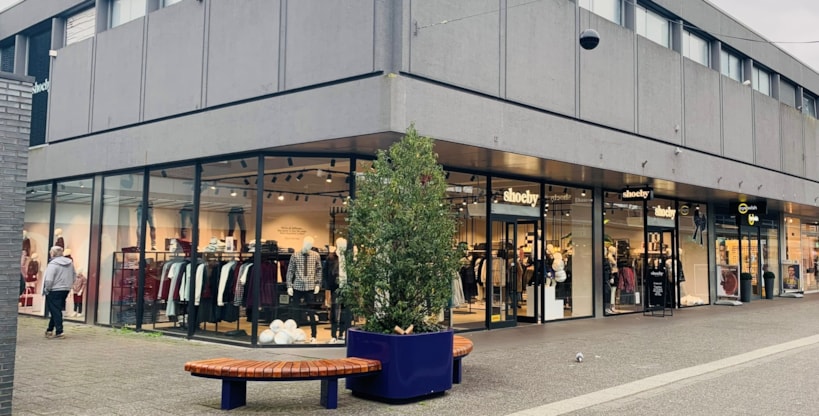 Eindhoven, Winkelcentrum Woensel 40 A, 40B & 40C image